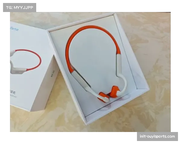 通讯：布莱顿主场试点“安静观赛区”，配备骨传导耳机提供纯净解说。